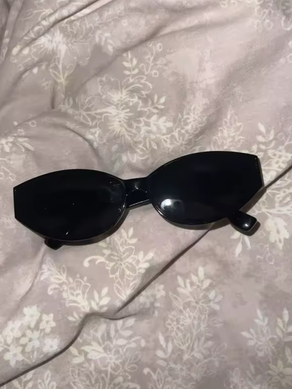 New Black Cat-Eye Sunglasses with Gold Logo - Picture 3 of 3